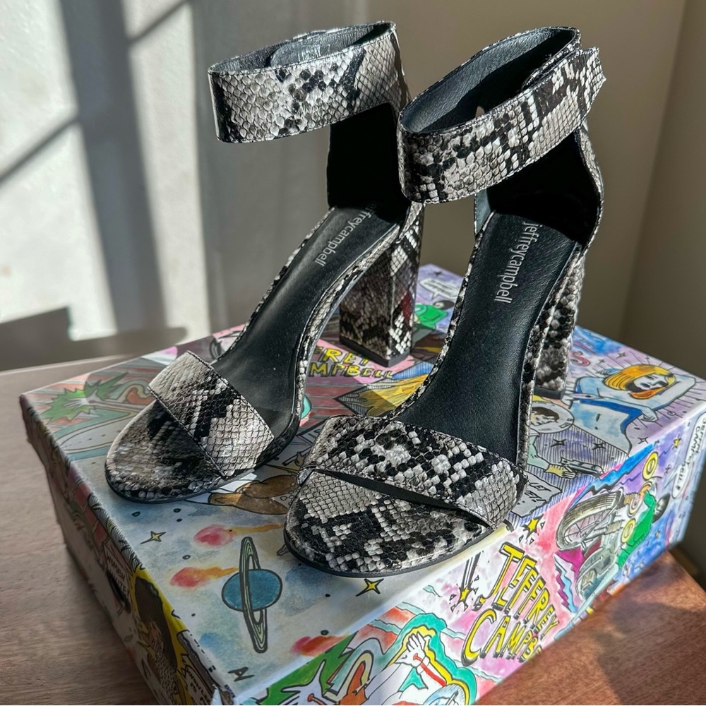 JEFFREY CAMPBELL | LINDSAY SANDAL BLACK GREY SNAKE